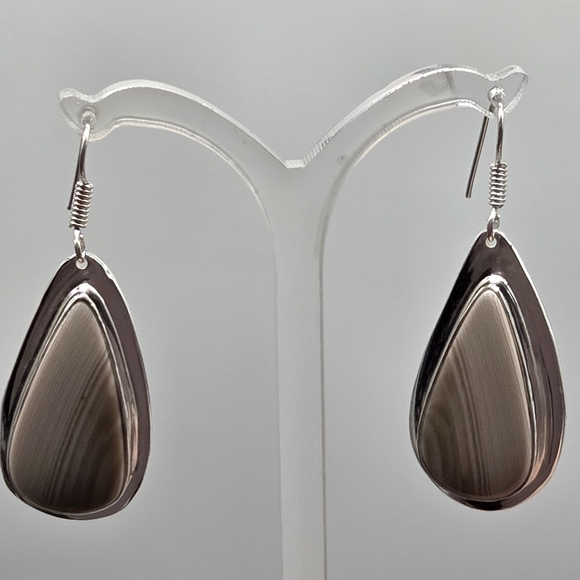 NWOT Handmade Teardrop Shape Striated Agate Earrings - Picture 3 of 8